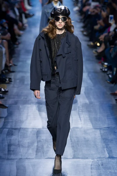 Look 25
